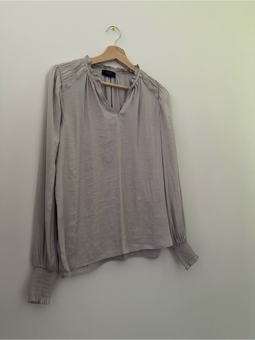 RACHEL Rachel Roy Light Gray V-Neck Long-Sleeve Blouse